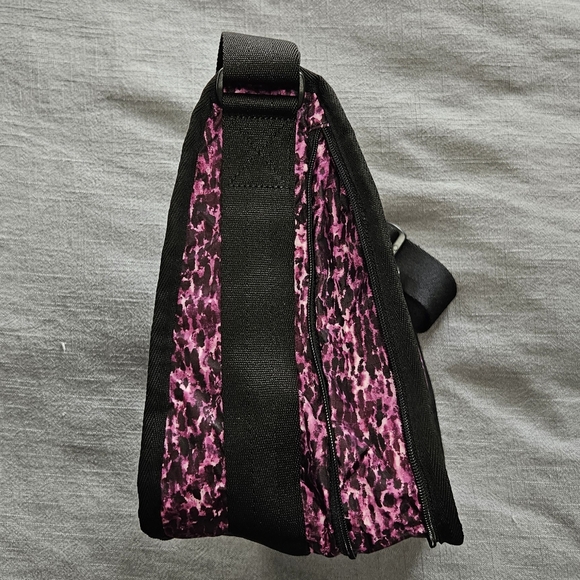 Lesportsac Delux Everyday Bag in "Violet Cheetah" purple expandable - Picture 4 of 11